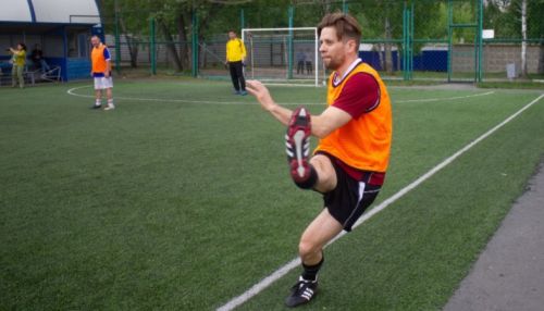 Матч по мини-футболу между депутатами и волонтерами прошел в Барнауле