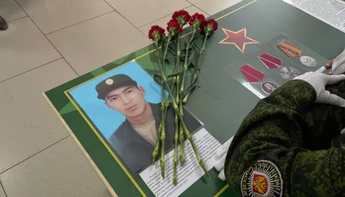 В Мендур-Сокконской школе на Алтае открыли Парту Героя в честь погибшего выпускника