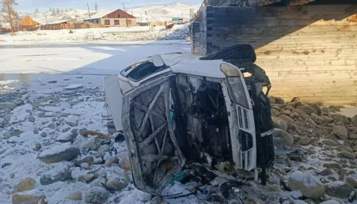 Пьяная жительница Республики Алтай слетела с моста на Toyota Carina