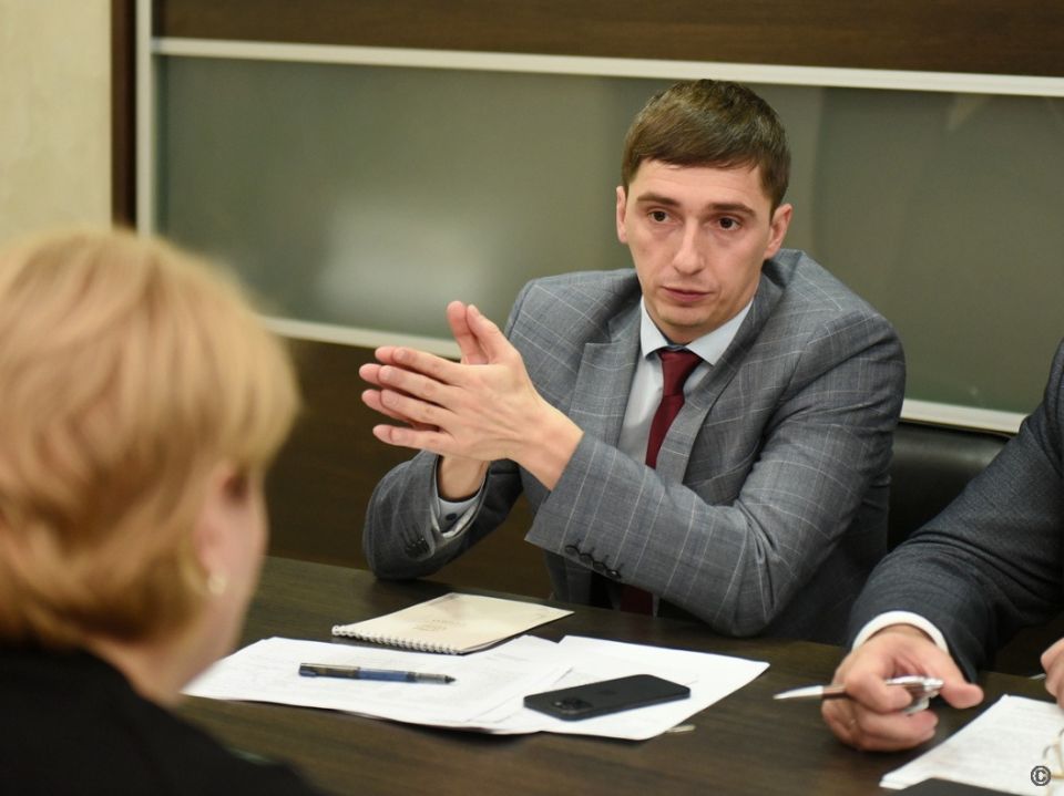 В администрации Барнаула обсудили переселение граждан из аварийного жилья