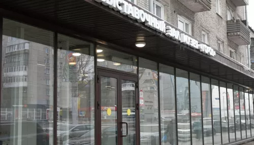 Вячеслав Франк посетил обновленный выставочный зал барнаульского Музея Город