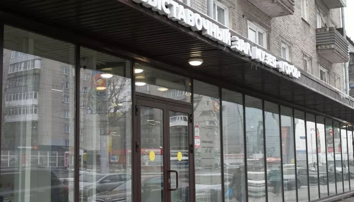 Вячеслав Франк посетил обновленный выставочный зал барнаульского Музея Город