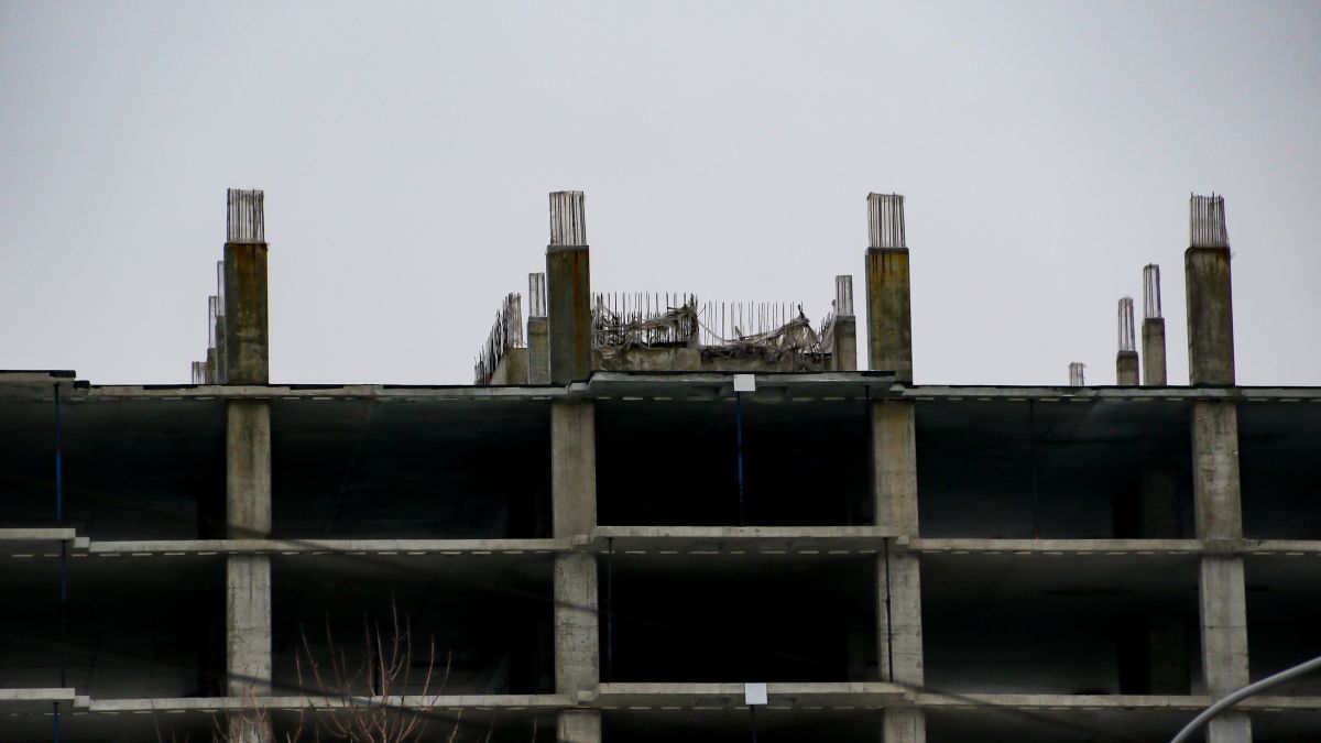 Строительная площадка на улице Советской Армии, 83а. Декабрь 2025 года