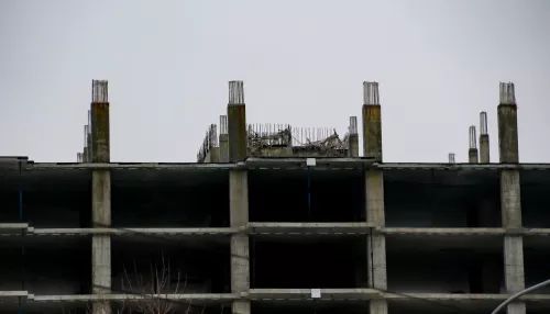 Барнаульский застройщик не смог заставить подрядчика-банкрота очистить стройплощадку