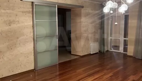 180-метровую квартиру с двумя большими лоджиями продают в центре Барнаула. Фото