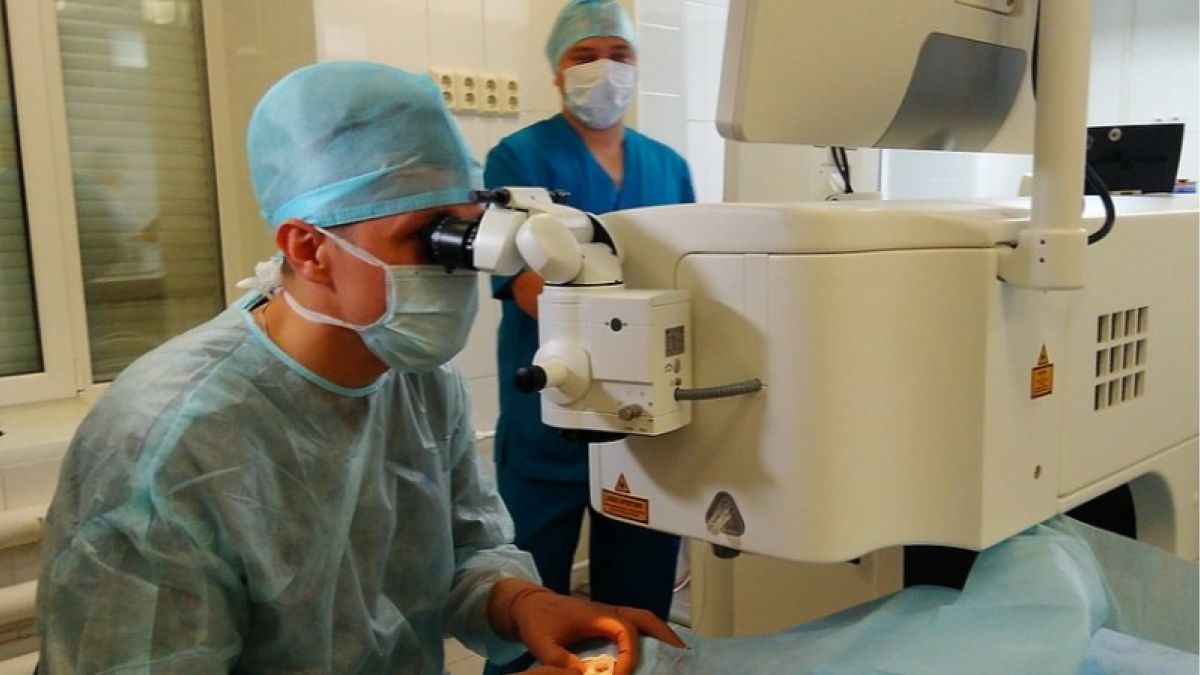 Современный аппарат для лечения катаракты приобрела больница в Алтайском крае  