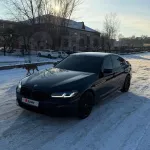 Мощный BMW в цвете черный карбон продают за 4,8 млн рублей в Горно-Алтайске. Фото