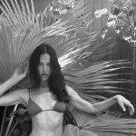 Ирина Шейк показала горячие снимки в микробикини. Согревающие фото