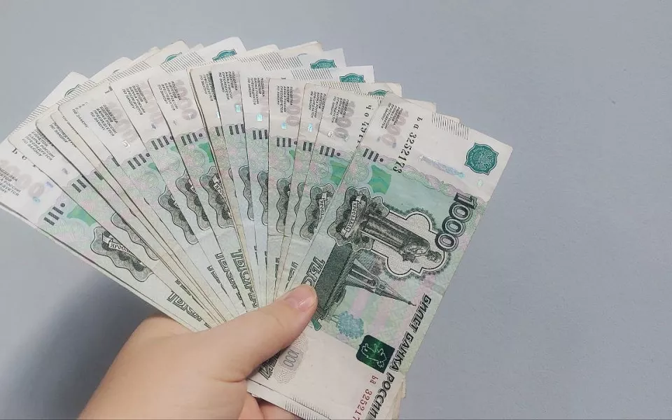 13-я зарплата для врачей и учителей: в Госдуме предлагают новую меру поддержки