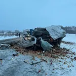 Водитель фургона с яблоками погиб в жестком ДТП на трассе Барнаул — Новосибирск