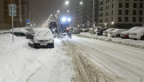 Где в Барнауле после мощного снегопада убирают дороги и тротуары. Фото
