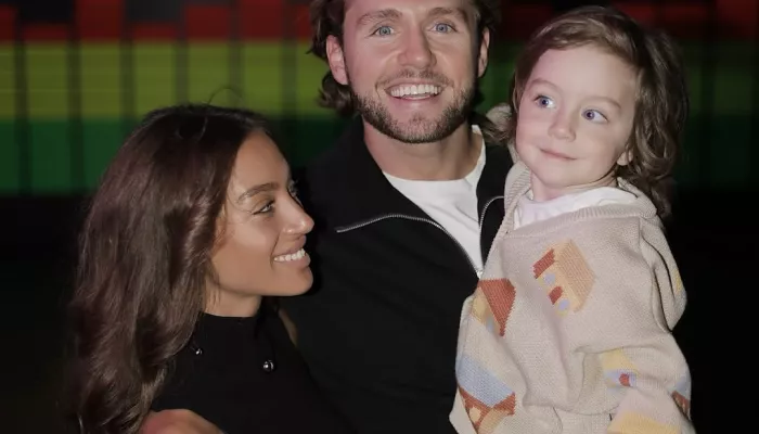 Владу Соколовскому шлют снимки его маленького сына на могилах и пугают кислотой. Фото