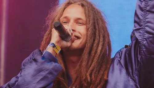 Сын Децла откровенно признался, почему пока не готов к свадьбе