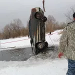 Со дна озера под Новосибирском подняли авто с водителем, пропавшим 13 лет назад. Фото