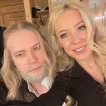 SHAMAN и Мизулина посетили утренник в нарядах Деда Мороза и Снегурочки. Фото