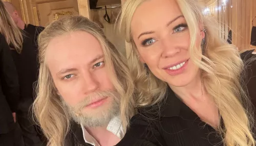 SHAMAN и Мизулина посетили утренник в нарядах Деда Мороза и Снегурочки. Фото