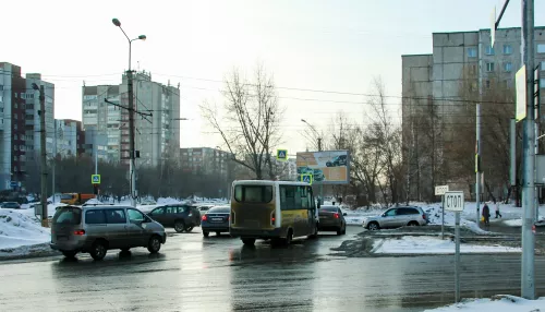 А справа ли помеха? Главное о базовом принципе дорожного движения