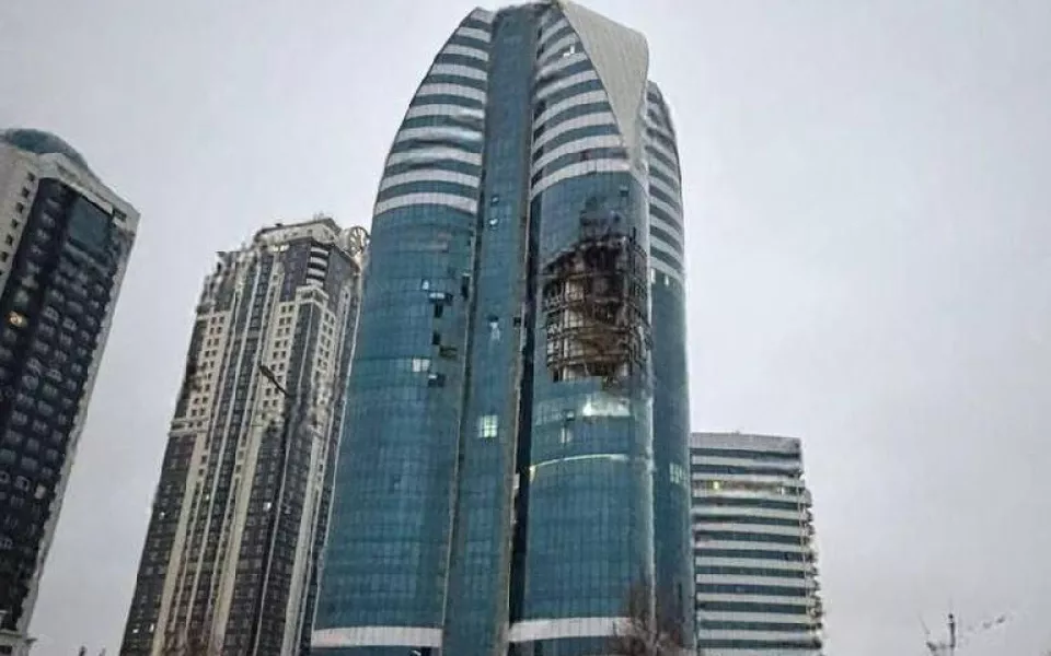 Появились первые кадры разрушений Грозный-Сити после вероятной атаки дрона