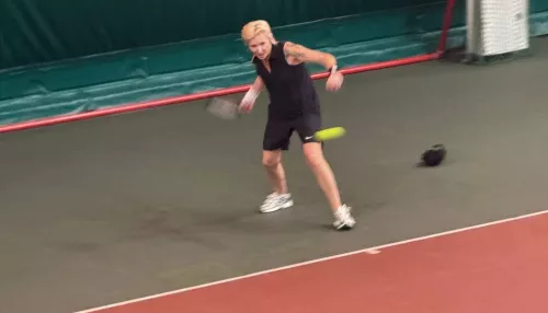 Диану Арбенину заметили на тренировке в барнаульском теннисном клубе. Фото