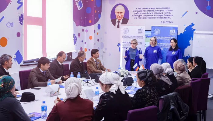 Преподаватели АлтГПУ провели Школу развития мастерства для учителей в Таджикистане