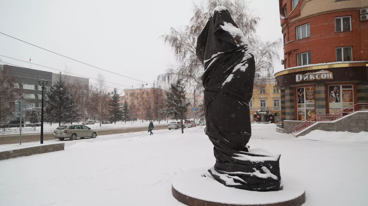 Памятник Достоевскому установили в центре Барнаула