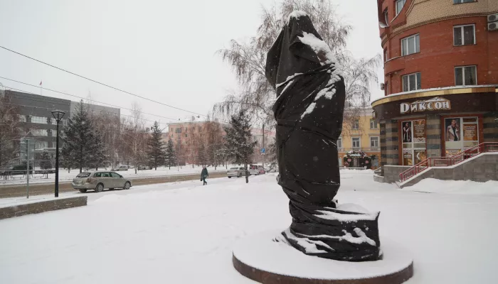 Памятник Достоевскому установили в центре Барнаула