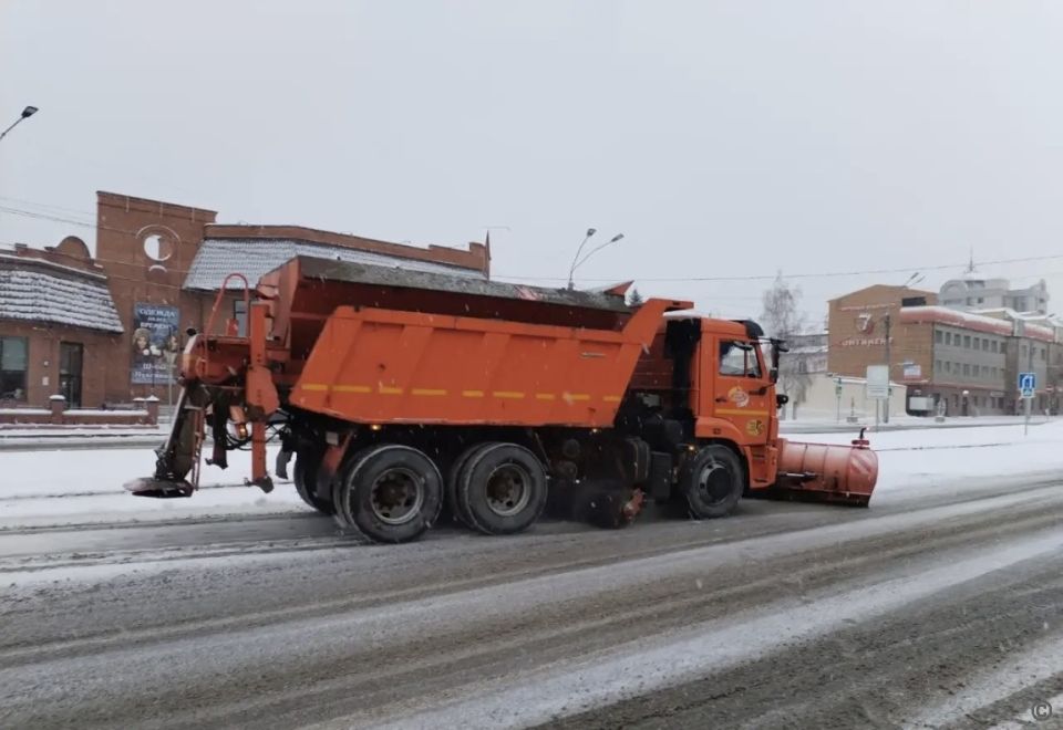 Уборка снега в Барнауле
