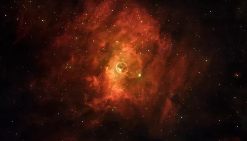 Алтайские фотографы запечатлели туманность Пузырь в звездной россыпи