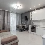 Трешку недалеко от Изумрудного парка продают в Барнауле за 17 млн рублей. Фото