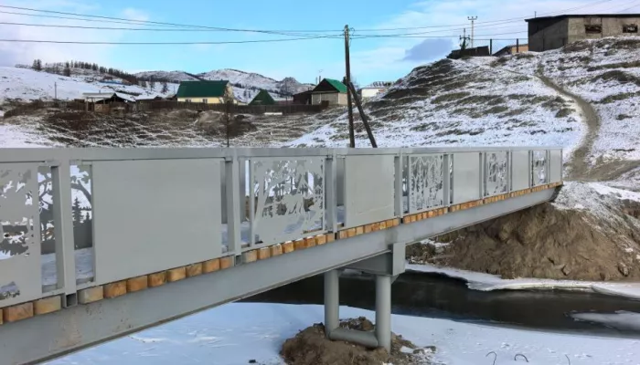 Новый пешеходный мост через реку Улаганчик построили в Республике Алтай