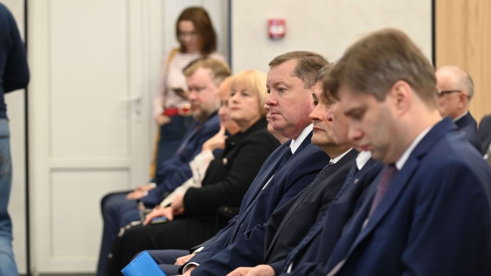 Вячеслав Химочка (в центре)