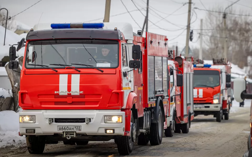 Неосторожная сварка привела к серьезному пожару в подвале пятиэтажки Барнаула