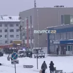 К зданию бийского автовокзала съехались машины правоохранителей