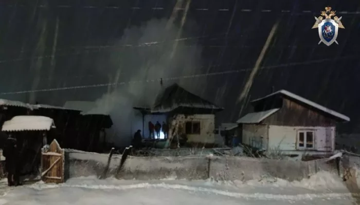 Тело женщины нашли на веранде дома: что известно о крупном пожаре в Горном Алтае