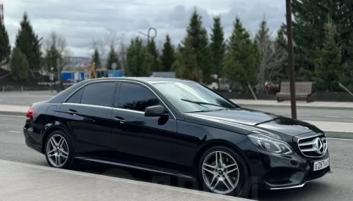 Стильный Mercedes с салоном из алькантары продают за 2,3 млн в Горно-Алтайске. Фото