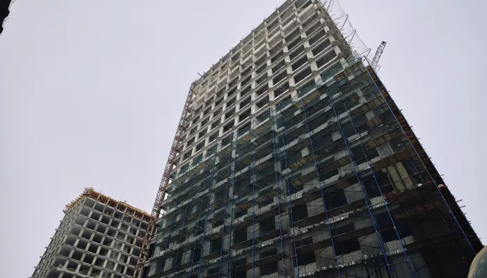 Сахаров Парк в декабре. Как знаковая стройка в центре Барнаула завершает 2025 год