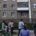 Девочка погибла при падении смесителя из окна жилого дома на Урале