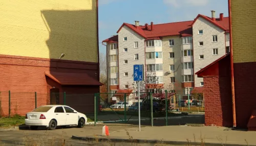 Между домами. Как должен вести себя водитель в жилой зоне