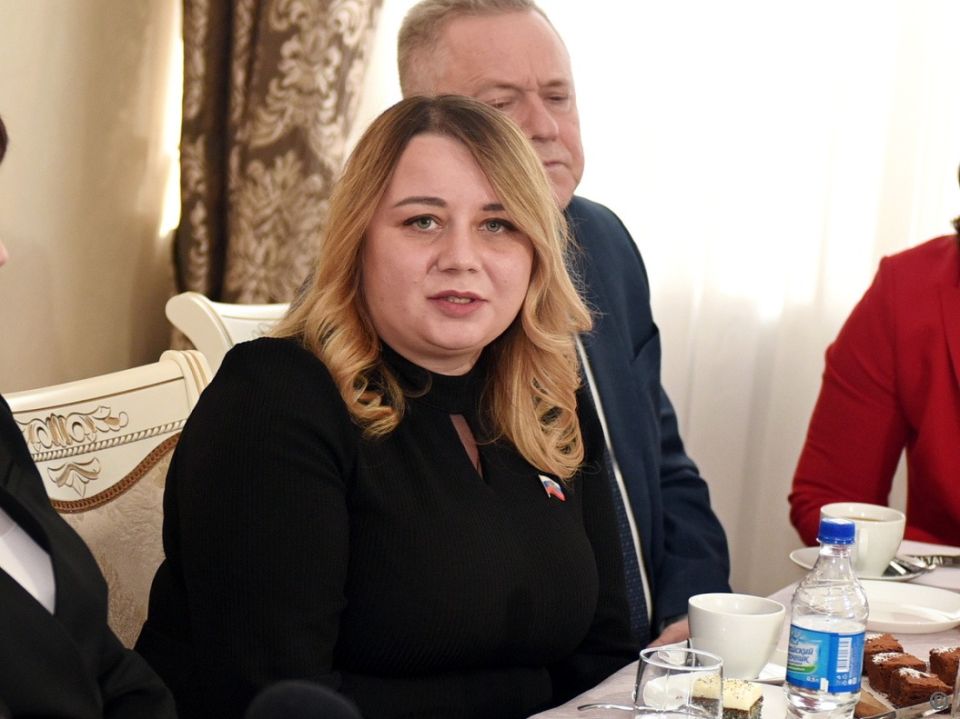 Глава Барнаула Вячеслав Франк встретился с женами погибших участников СВО в День Героев Отечества