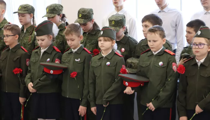 В барнаульской школе открыли памятные доски выпускникам, погибшим в ходе спецоперации