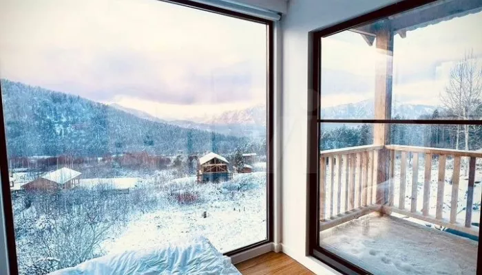 Дом на горе с панорамными видами и сауной продают в Республике Алтай за 19 млн рублей