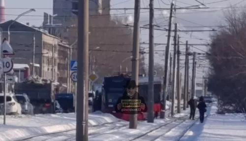 В Барнауле белорусский трамвай сошел с рельсов на проспекте Космонавтов