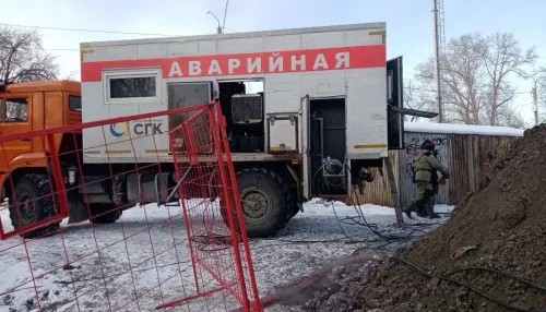 Режим повышенной готовности: в Барнауле устраняют повреждение теплосети