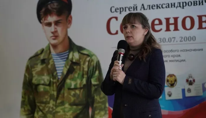 В барнаульской школе №113 появился мурал погибшему бойцу ОМОНа Сергею Семенову