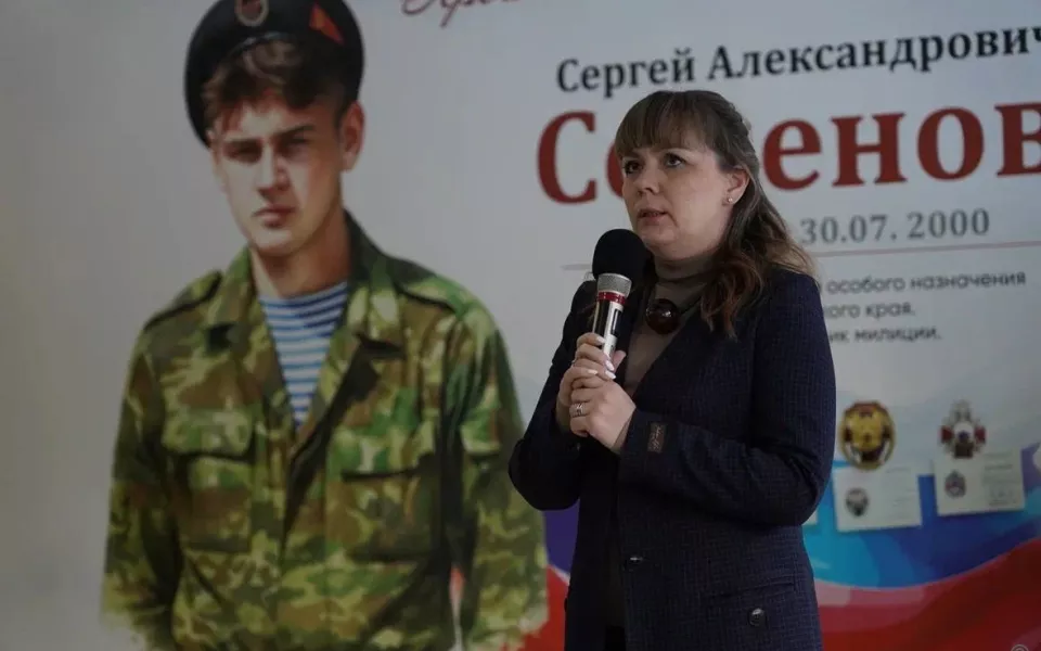 В барнаульской школе 113 появился мурал погибшему бойцу ОМОНа Сергею Семенову