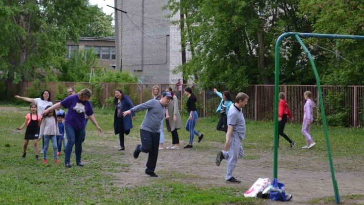 Где и когда в Барнауле проходят занятия физкультурой с дворовыми инструкторами