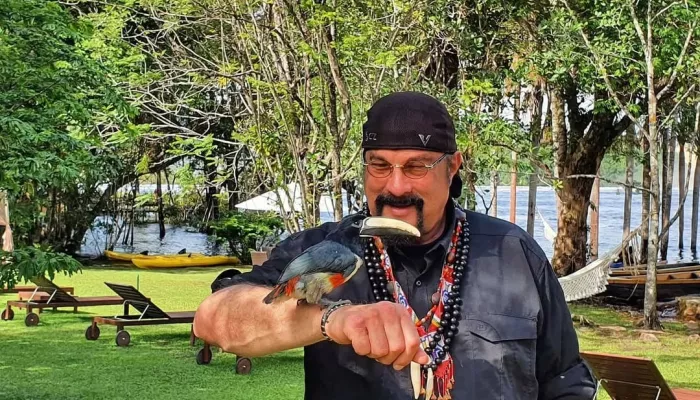 Актер Стивен Сигал впервые приехал в Новосибирск и признался в любви к Сибири