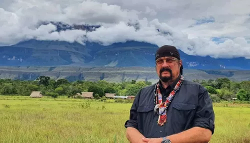 Стивен Сигал сыграет главную роль в фильме, который снимут на Алтае