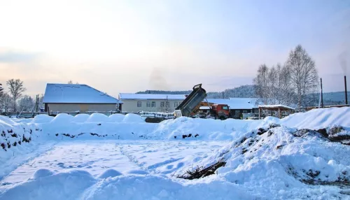 Глава Республики Алтай проверил строительство нового детского сада в Каракокше