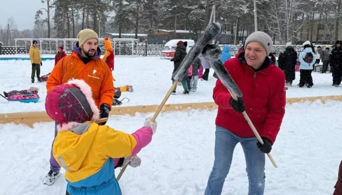 Ростелеком пригласил гостей алтайского Деда Мороза на битву валенками